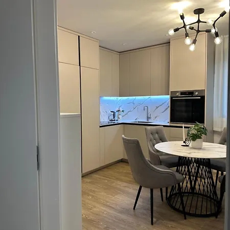 Our Lady Amfora Макарска