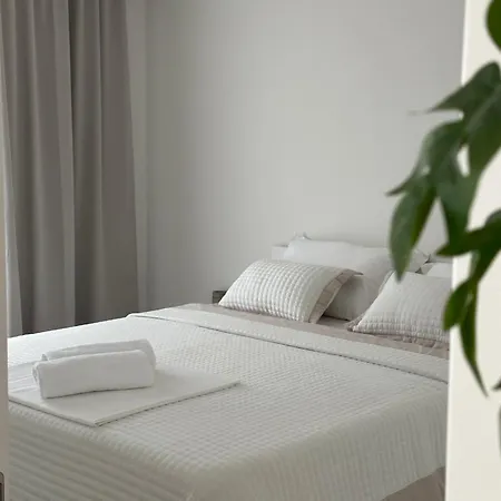 Our Lady Amfora Макарска