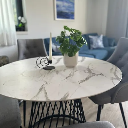 Our Lady Amfora 3* מאקרסקה