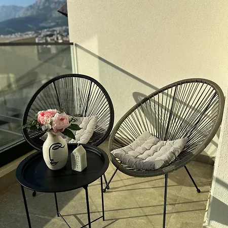 Our Lady Amfora דירה