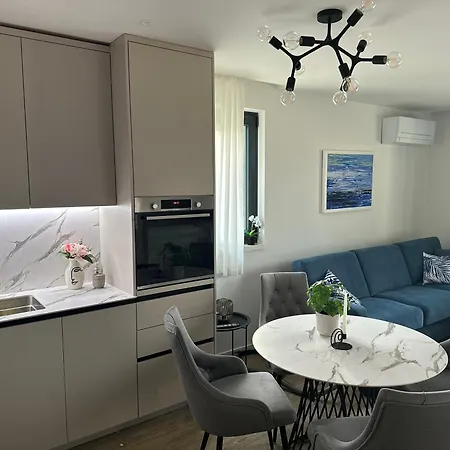 Our Lady Amfora アパート 3*