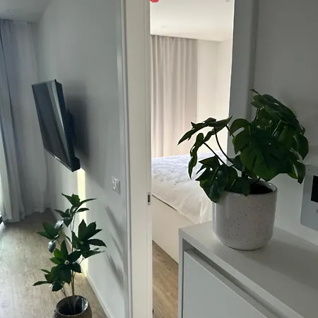 Our Lady Amfora 3* מאקרסקה