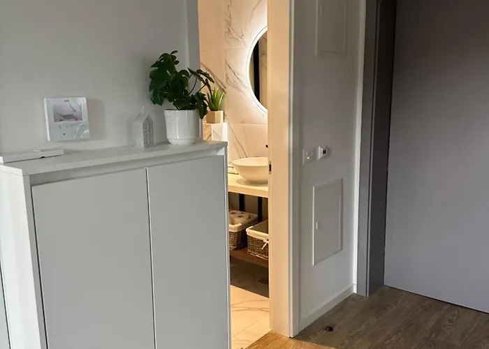 Our Lady Amfora Makarska