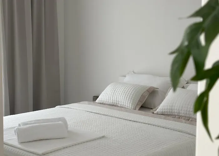 Our Lady Amfora Makarska